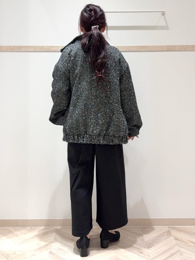 nanaさんの「SHOO･LA･RUE｜【2点セット/洗濯機可/S-LL】着回しがきく もちもちハイネックニット+裾シャツインナー」を使ったコーディネート