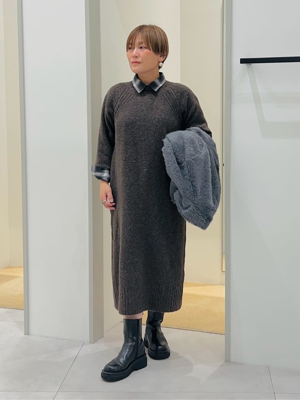 タナさんの「THE SHOP TK｜纏うだけで大人上品 シャギーチェスターハーフコート」を使ったコーディネート