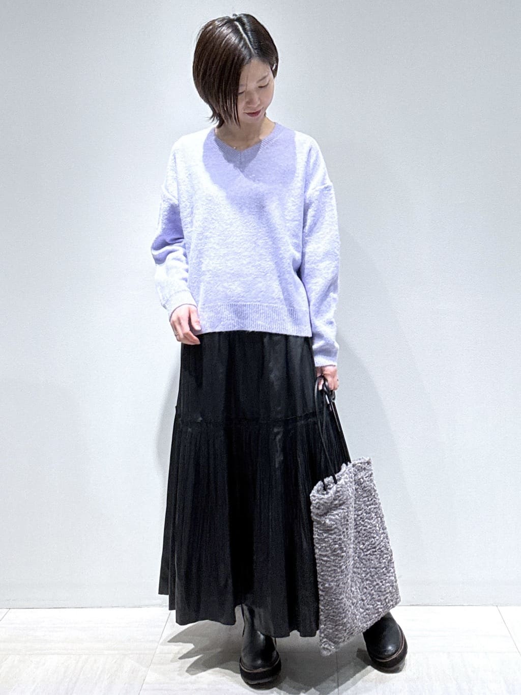 まちこさんの「Reflect｜【選べる5色／ゆったりシルエット】Vネックスパンコールニット」を使ったコーディネート