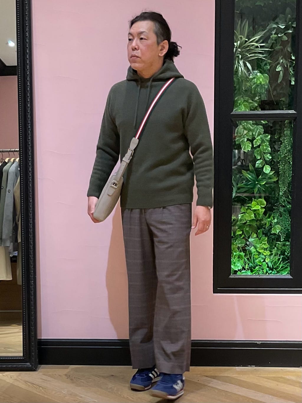 Nagaseさんの「DRESSTERIOR｜◆カシミヤブレンドフードニット」を使ったコーディネート