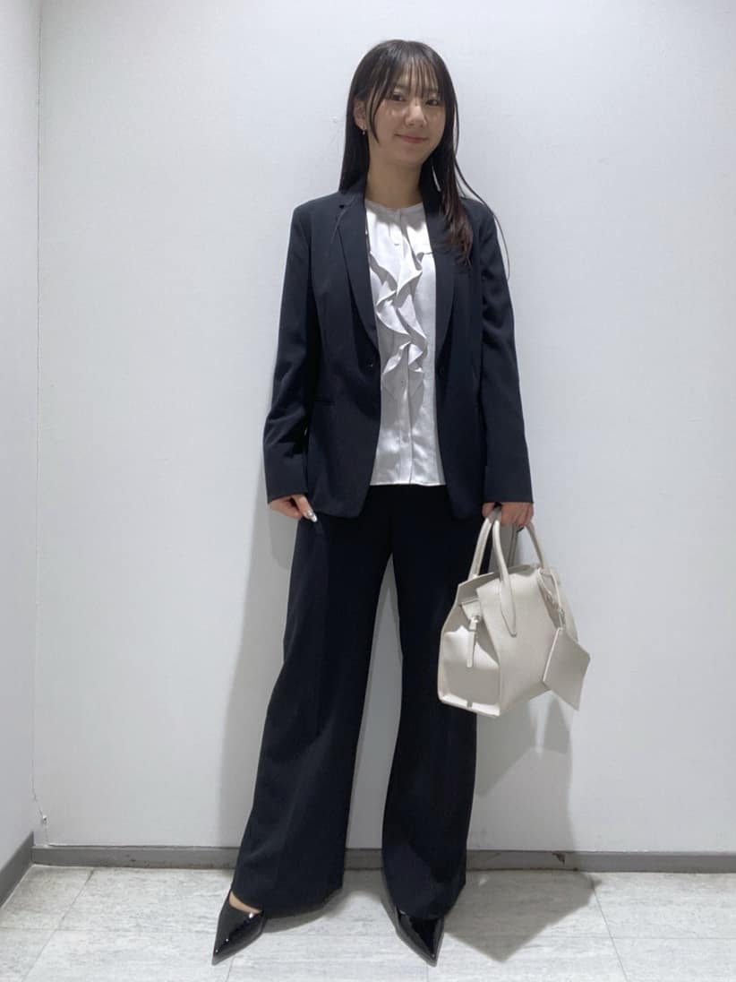 meiさんの「INDIVI｜【ウール混／スーツ】ストレートパンツ」を使ったコーディネート