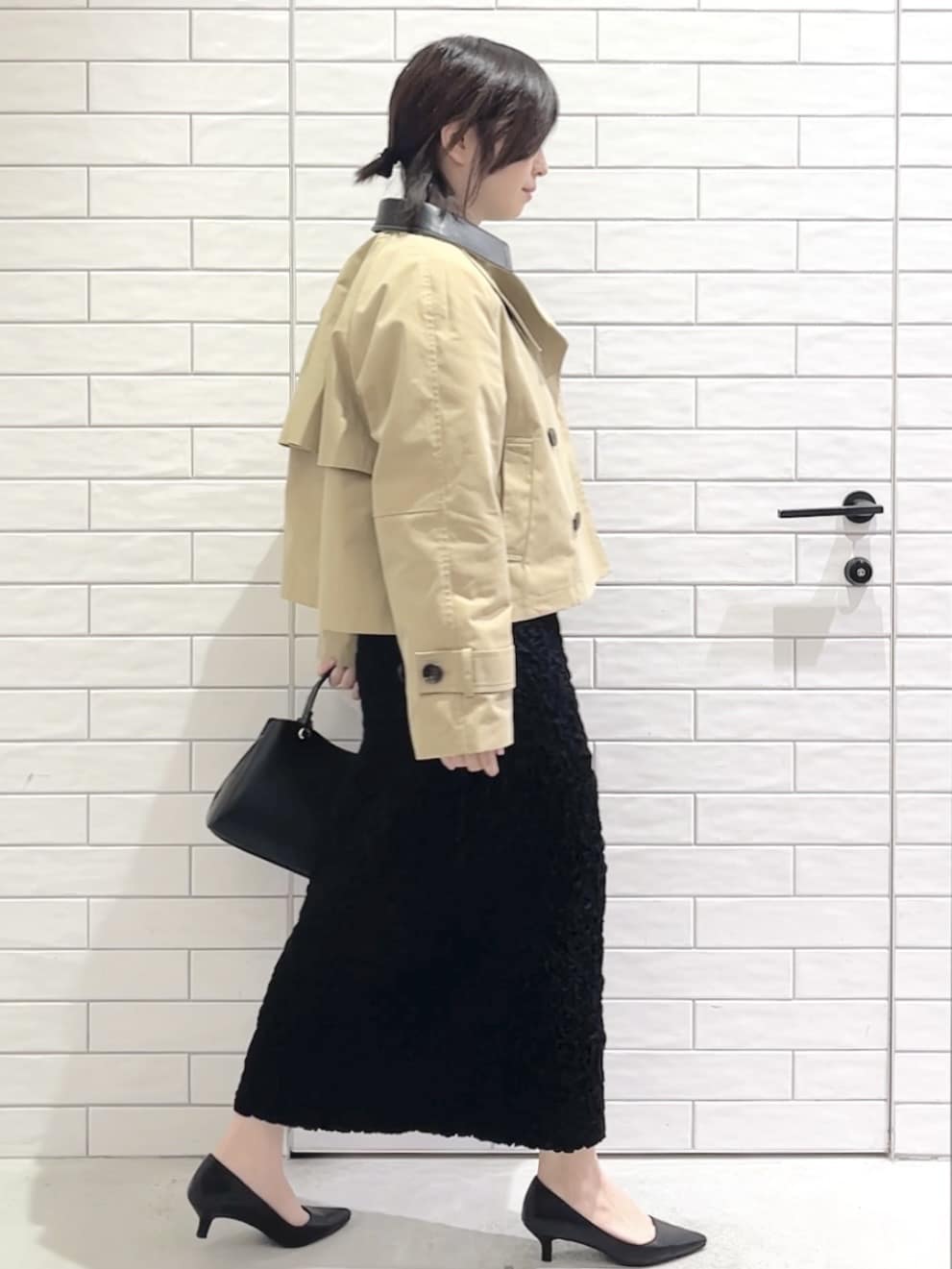 しおりさんの「OPAQUE.CLIP｜ショルダータックショートニット【洗濯機OK】」を使ったコーディネート