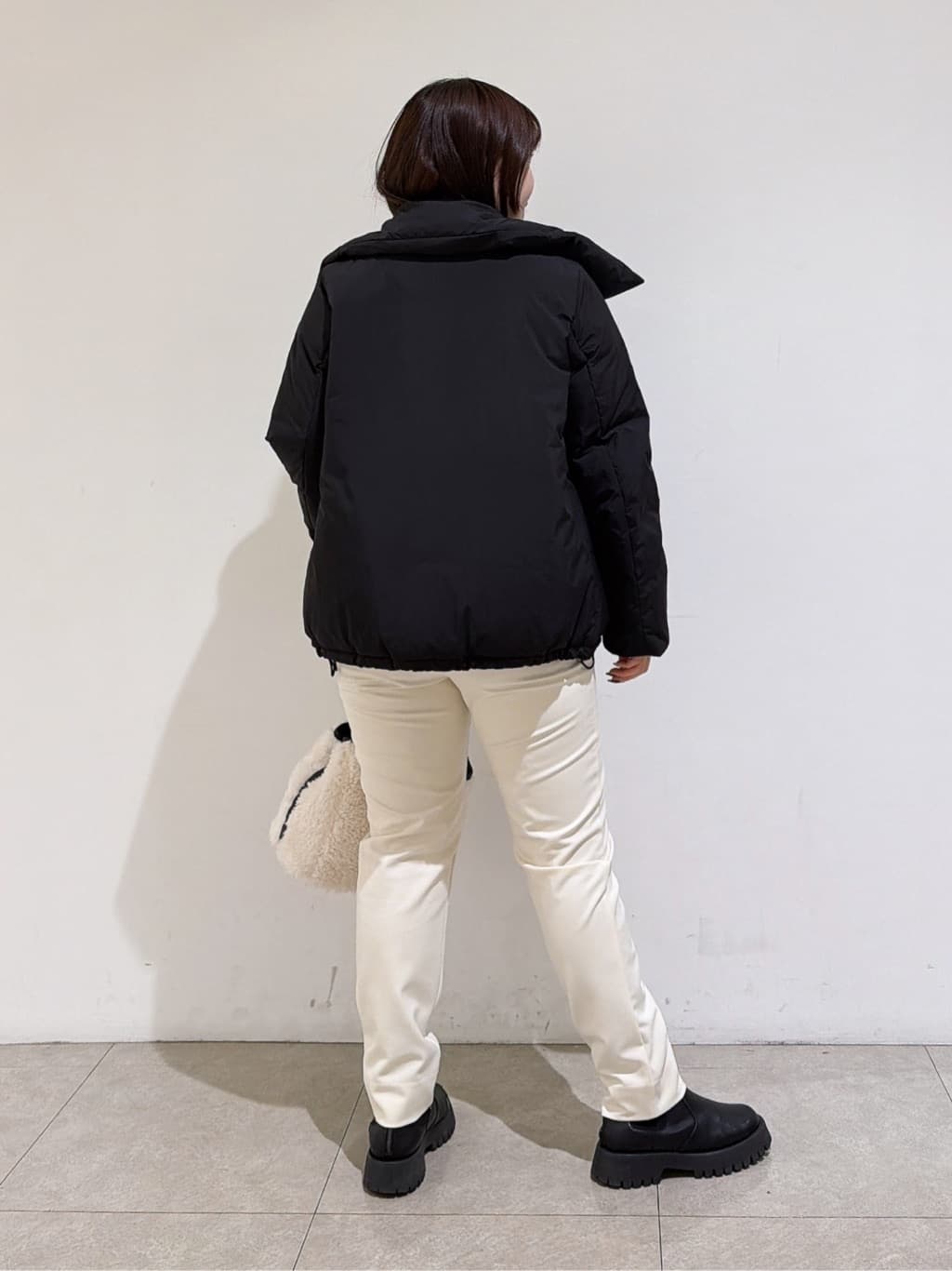 emikaさんの「INDIVI｜【撥水／洗える／デザイン衿】ステッチレス ショートダウンコート」を使ったコーディネート