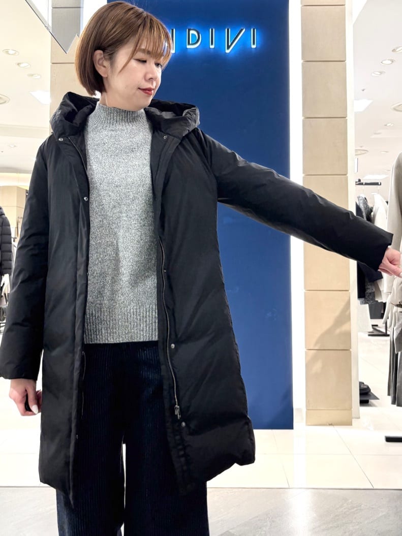 まいこさんの「INDIVI｜【撥水／洗える】ステッチレス ロングダウンコート」を使ったコーディネート