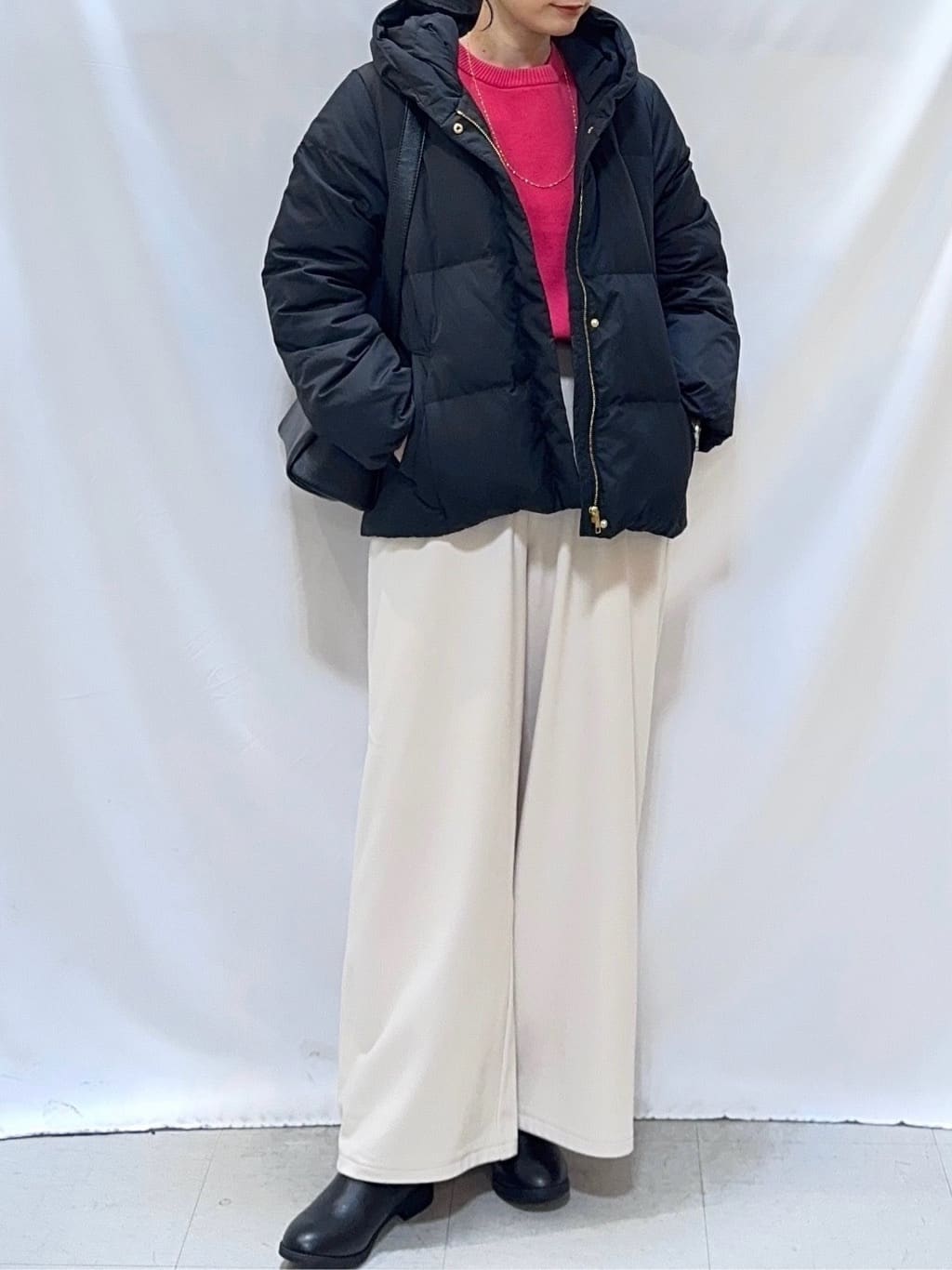 𝐇𝐢𝐫𝐨𝐦𝐢さんの「SHOO･LA･RUE｜【撥水/洗える】ショートフーディーダウン」を使ったコーディネート