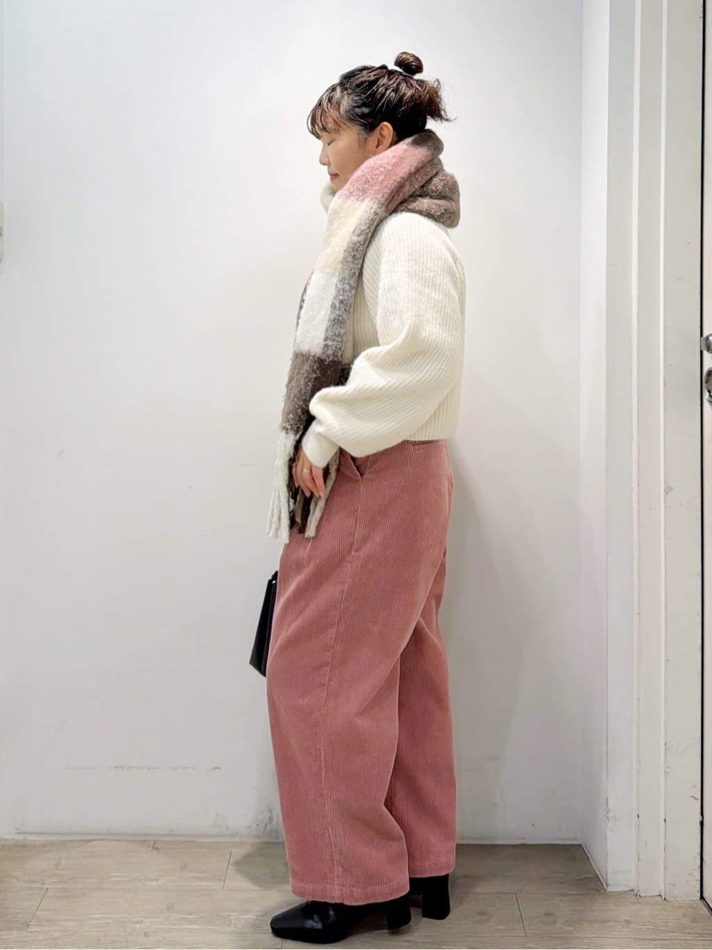 sumicaさんの「OPAQUE.CLIP｜コーデュロイタックワイドパンツ【洗濯機OK】」を使ったコーディネート
