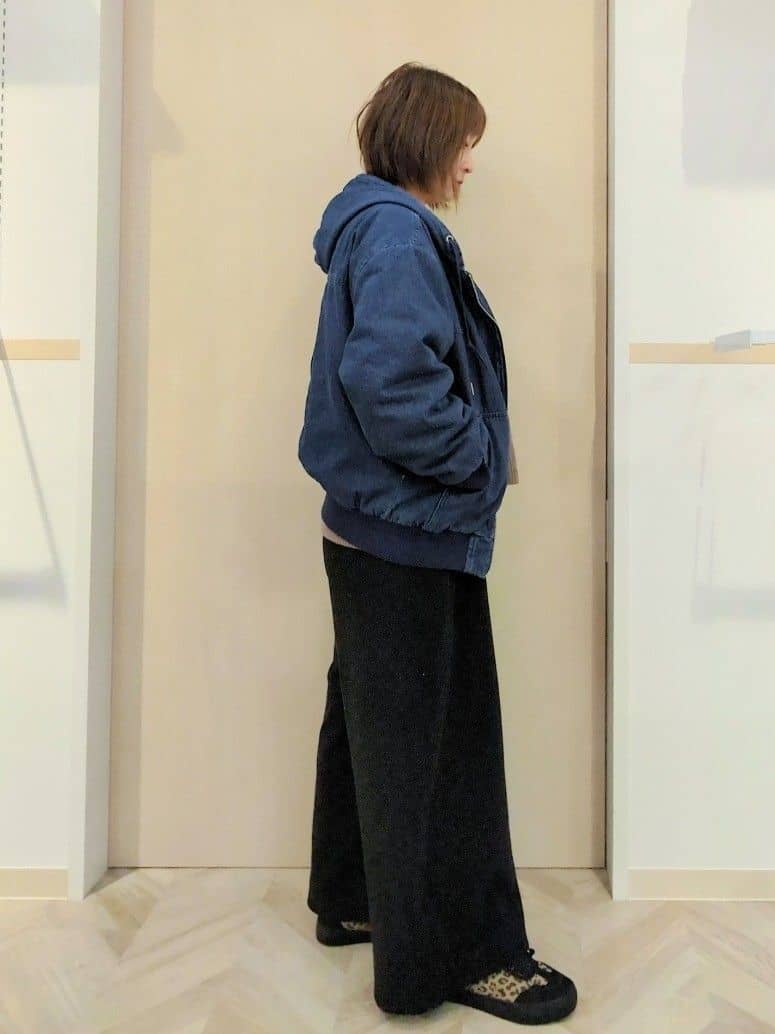 やすさんの「SHOO･LA･RUE｜【ダブルZIP】大人カジュアルスタイルに デニム中綿フーディーブルゾン」を使ったコーディネート