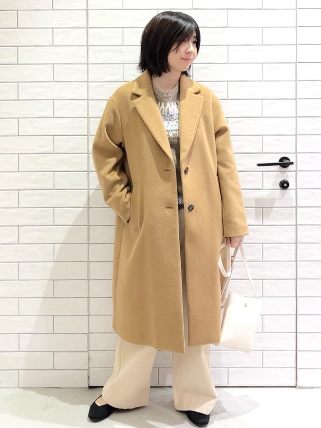 しおりさんの「OPAQUE.CLIP｜カシミヤブレンドウールチェスターコート」を使ったコーディネート