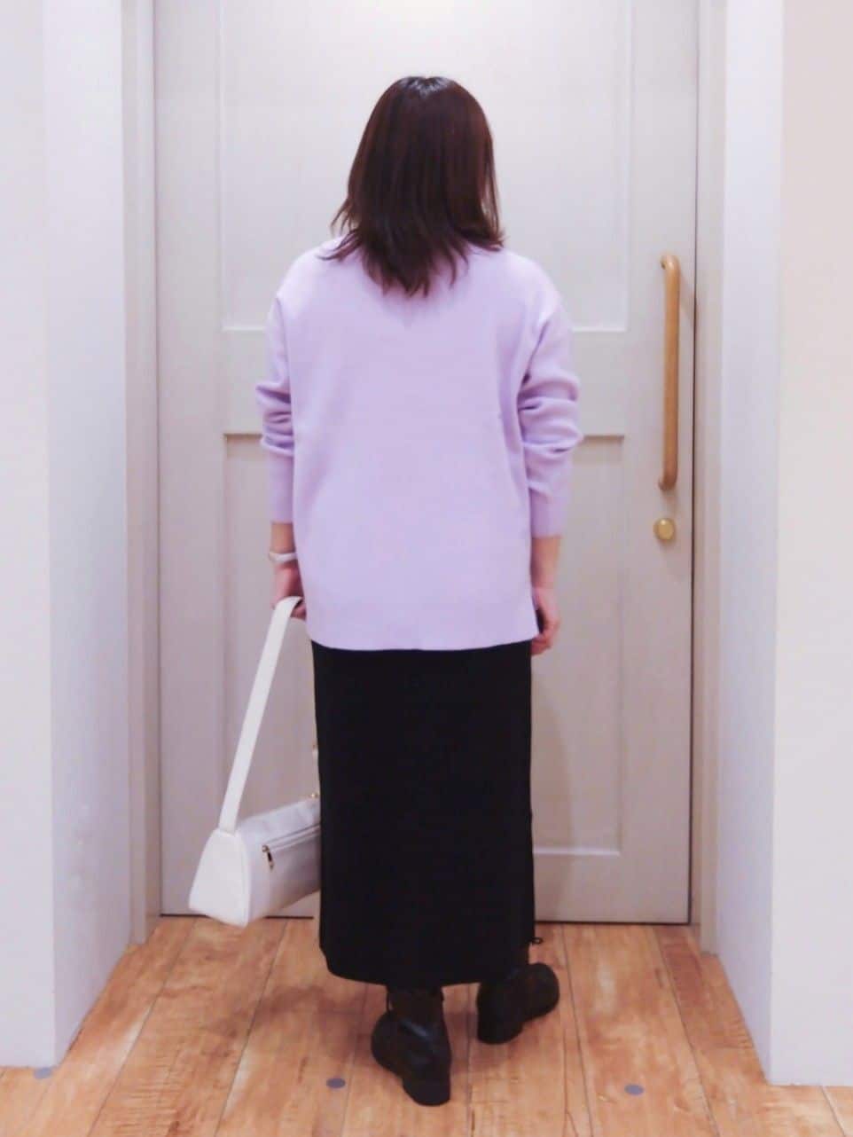 みーさんの「SHOO･LA･RUE｜【洗濯機可/セットアップ可/毛玉になりにくい】心地よく穿ける ニットナロースカート」を使ったコーディネート