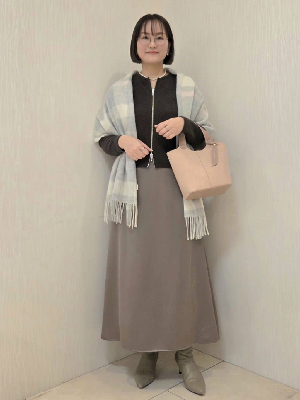 naokoさんの「UNTITLED｜【ゆったりサイズ／着丈短め】ジップニットカーディガン」を使ったコーディネート