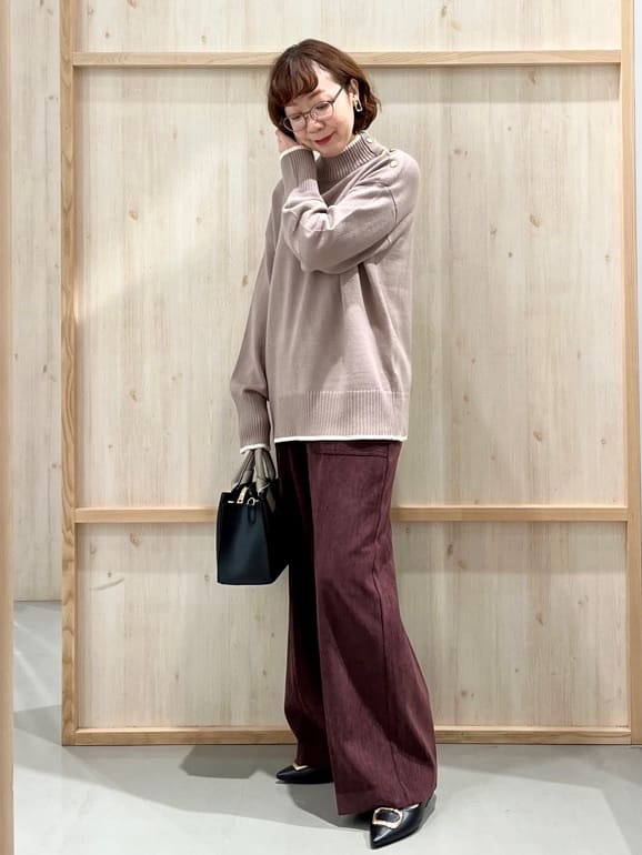 nakoさんの「THE SHOP TK｜【インしないで着られる】金ボタン ハイネックニット/毛玉になりにくい/静電気防止/洗濯機OK」を使ったコーディネート