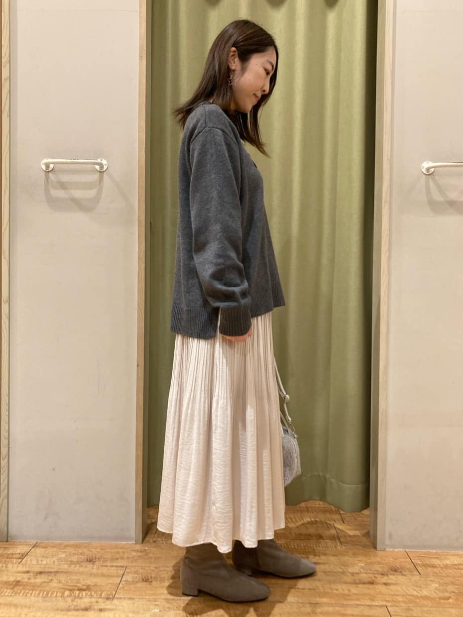 hashiさんの「SHOO･LA･RUE｜【S-LL/洗濯機可】ふわふわがやみつきになる柔らかさ スウェットライクロゴニット」を使ったコーディネート
