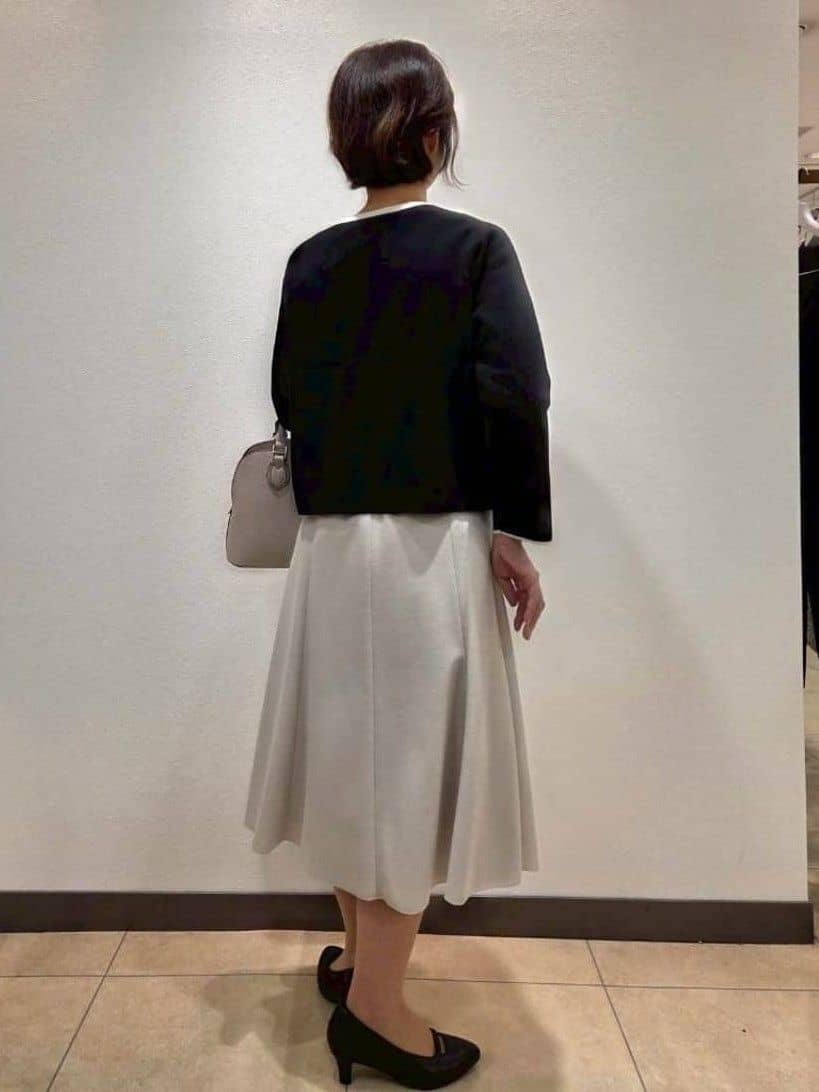 Rumiさんの「Reflect｜【秋映え／単品使い◎／すっきり見え】ブローチ付きニットアンサンブル」を使ったコーディネート