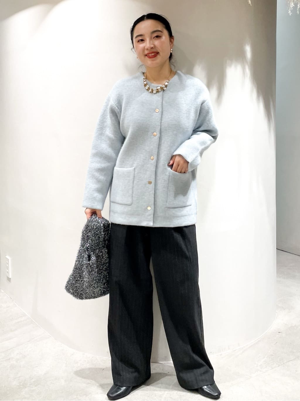 かりんさんの「OPAQUE.CLIP｜ピンストライプイージーワイドパンツ【吸湿発熱／ストレッチ／洗濯機OK】」を使ったコーディネート