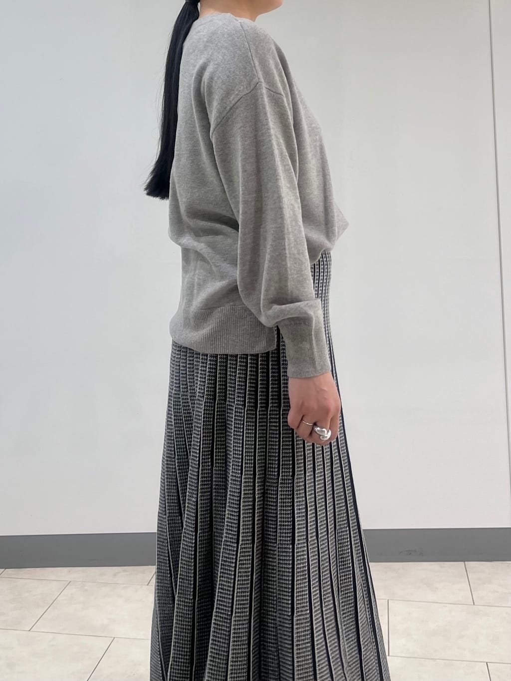 hasuさんの「INDIVI｜【洗える／カシミヤ混】ボトルネック ドルマンスリーブニット」を使ったコーディネート