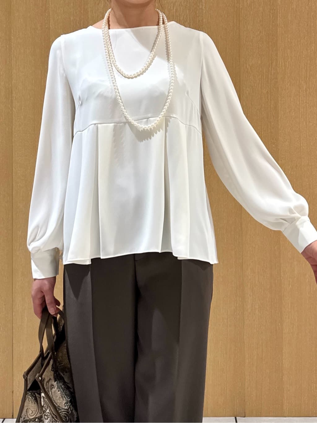 nanaさんの「UNTITLED｜【洗える/重ね着/フォーマル】レイヤード ペプラムブラウス」を使ったコーディネート