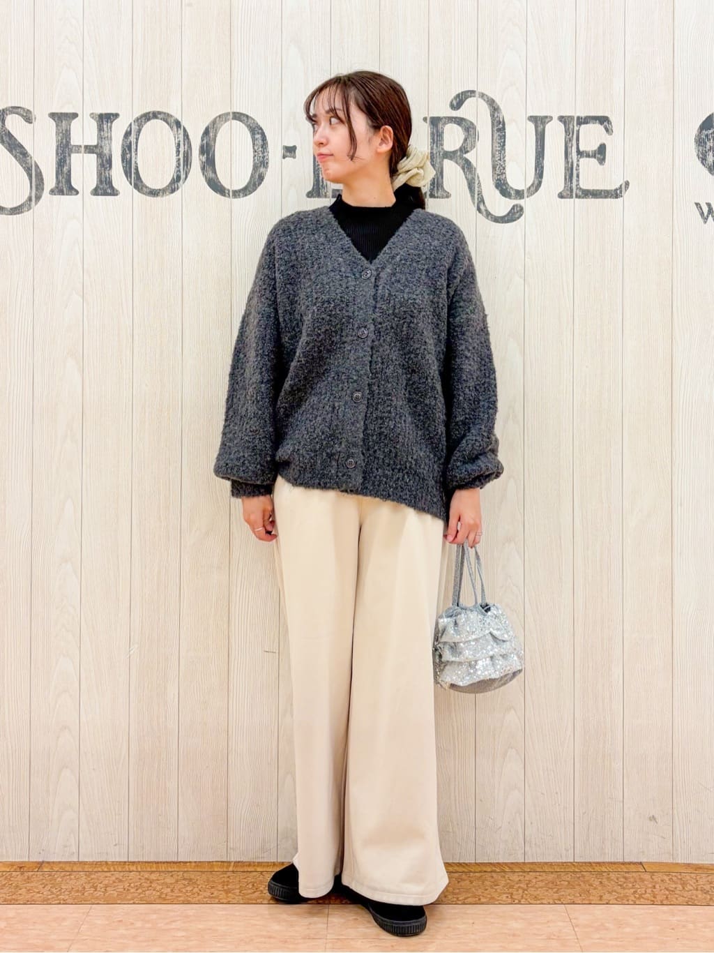 Nakaさんの「SHOO･LA･RUE｜【絶妙なゆるピタ/洗濯機可】ちくちくしにくい リブハイネックやわらかニット」を使ったコーディネート