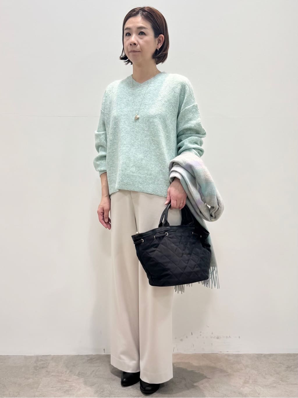 koyaさんの「Reflect｜【選べる5色／ゆったりシルエット】Vネックスパンコールニット」を使ったコーディネート