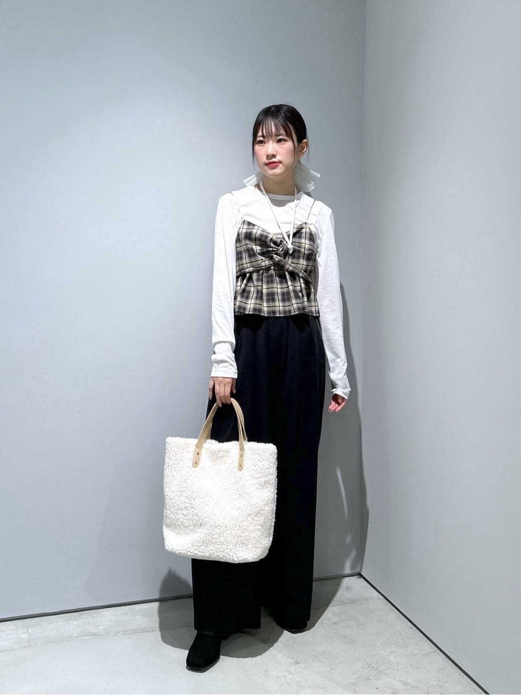 Renoさんの「INDIVI｜オンブレチェックビスチェ」を使ったコーディネート