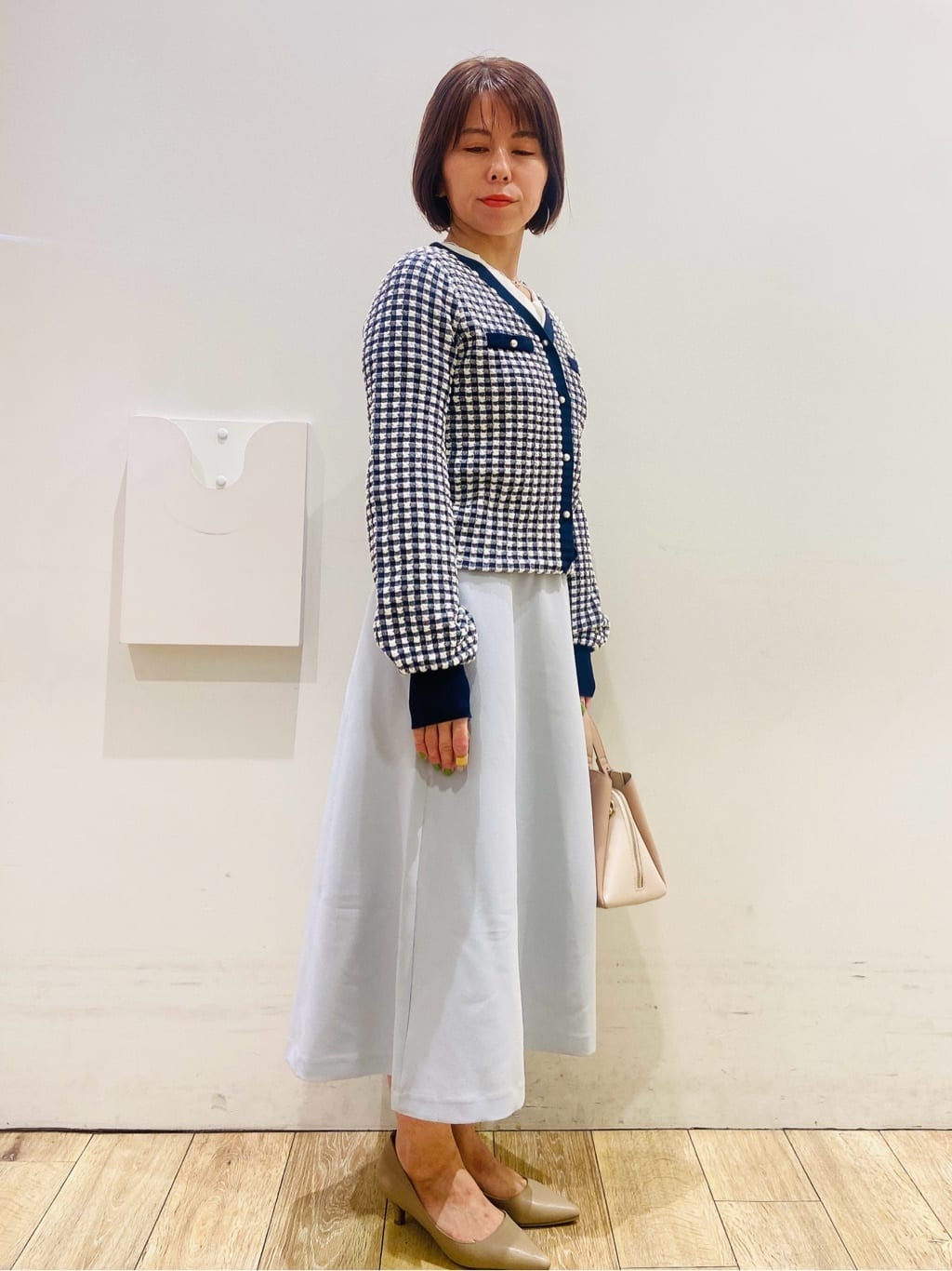 YUKOさんの「index｜チェックジャカードカーディガン【洗濯機OK】」を使ったコーディネート