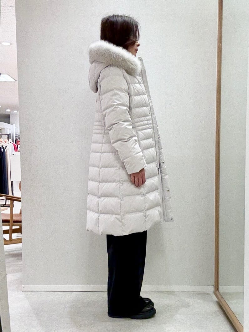 hitomiさんの「UNTITLED｜【はっ水機能/フード取り外し可/防寒】ロングダウンコート」を使ったコーディネート