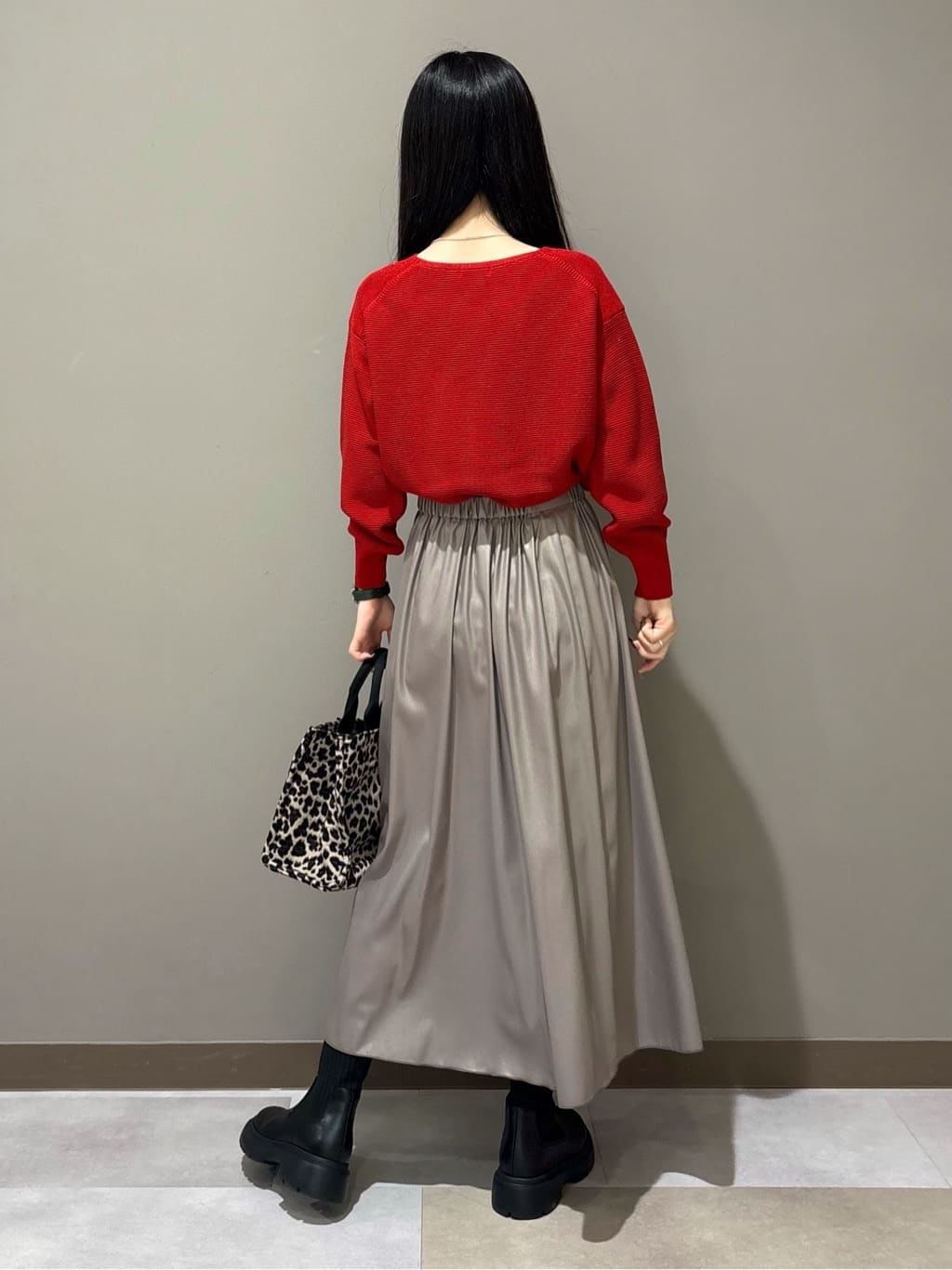 KEIKOさんの「INDIVI｜レザー調ギャザースカート」を使ったコーディネート