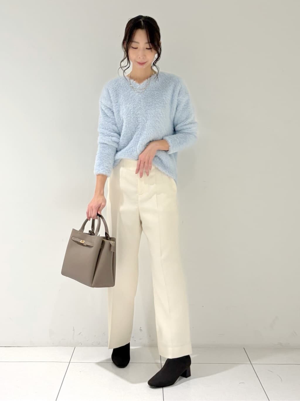 shioriさんの「INDIVI｜【洗える】エアリーシャギートップス」を使ったコーディネート