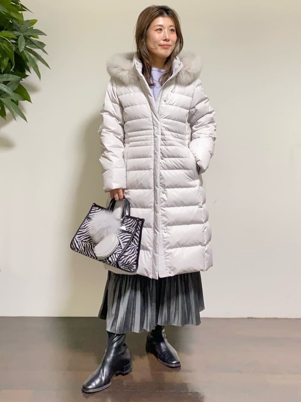 tomoさんの「UNTITLED｜【はっ水機能/フード取り外し可/防寒】ロングダウンコート」を使ったコーディネート