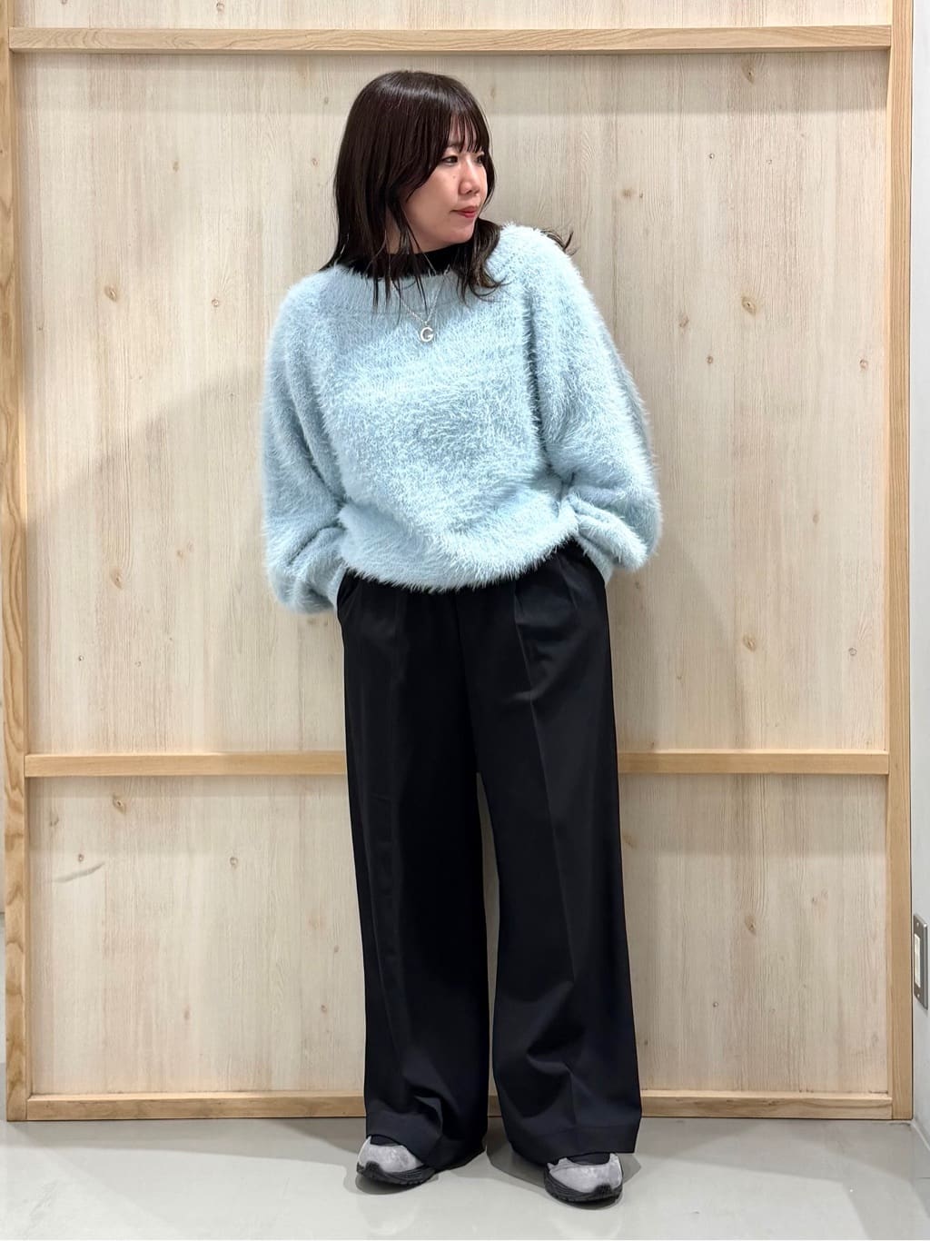 nanaさんの「THE SHOP TK｜着るたびときめく ふんわりフェザーシャギーニット」を使ったコーディネート