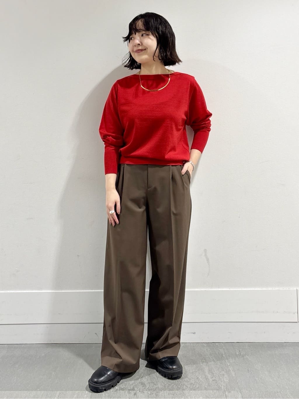 モエカさんの「UNTITLED｜【アンサンブル可/洗える】シルクウールカシミヤ ドルマンスリーブニット」を使ったコーディネート