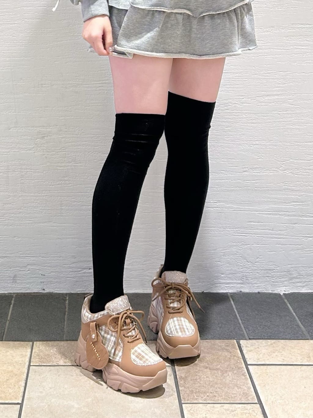 ゆうりさんの「ESPERANZA｜きゅんフィットハートチャームスニーカー」を使ったコーディネート