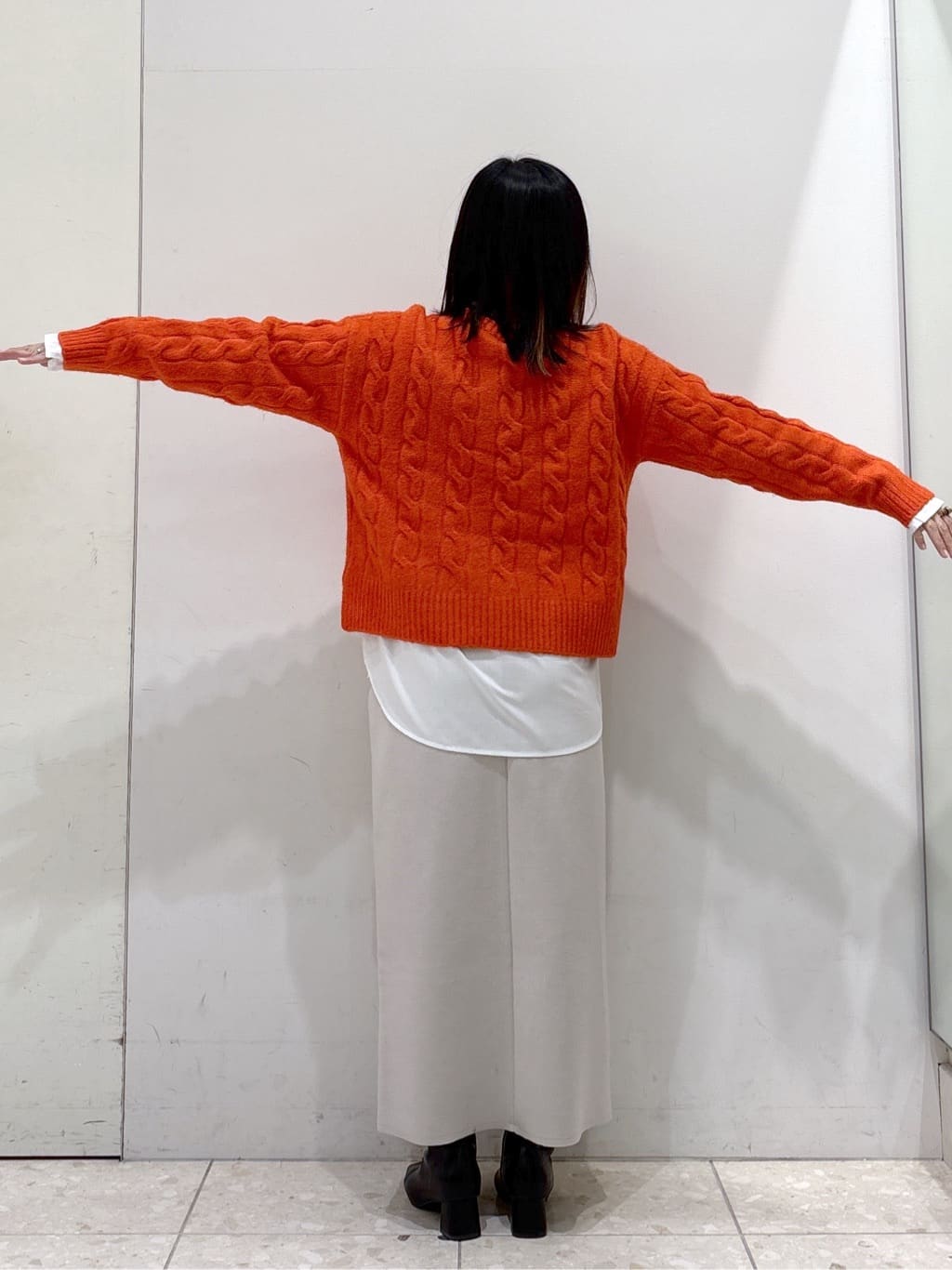 mameさんの「OPAQUE.CLIP｜カシミヤブレンドウールミドルピーコート」を使ったコーディネート