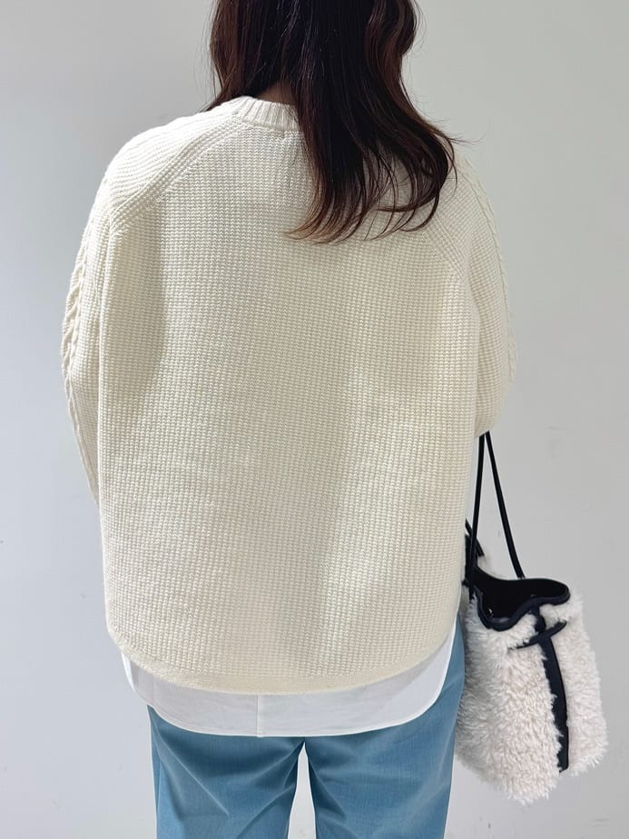そんさんの「INDIVI｜【洗える】ケーブルデザイン ラウンドヘムニット」を使ったコーディネート