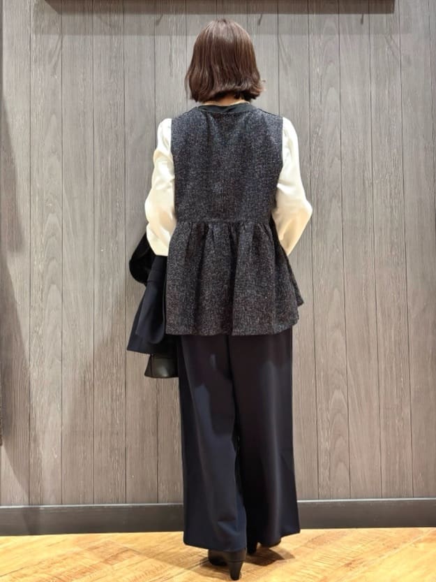 meiさんの「SHOO･LA･RUE｜【洗濯機可/セットアップ可/S-3L】きちんと楽に。カットジョーゼットノーカラージャケット」を使ったコーディネート
