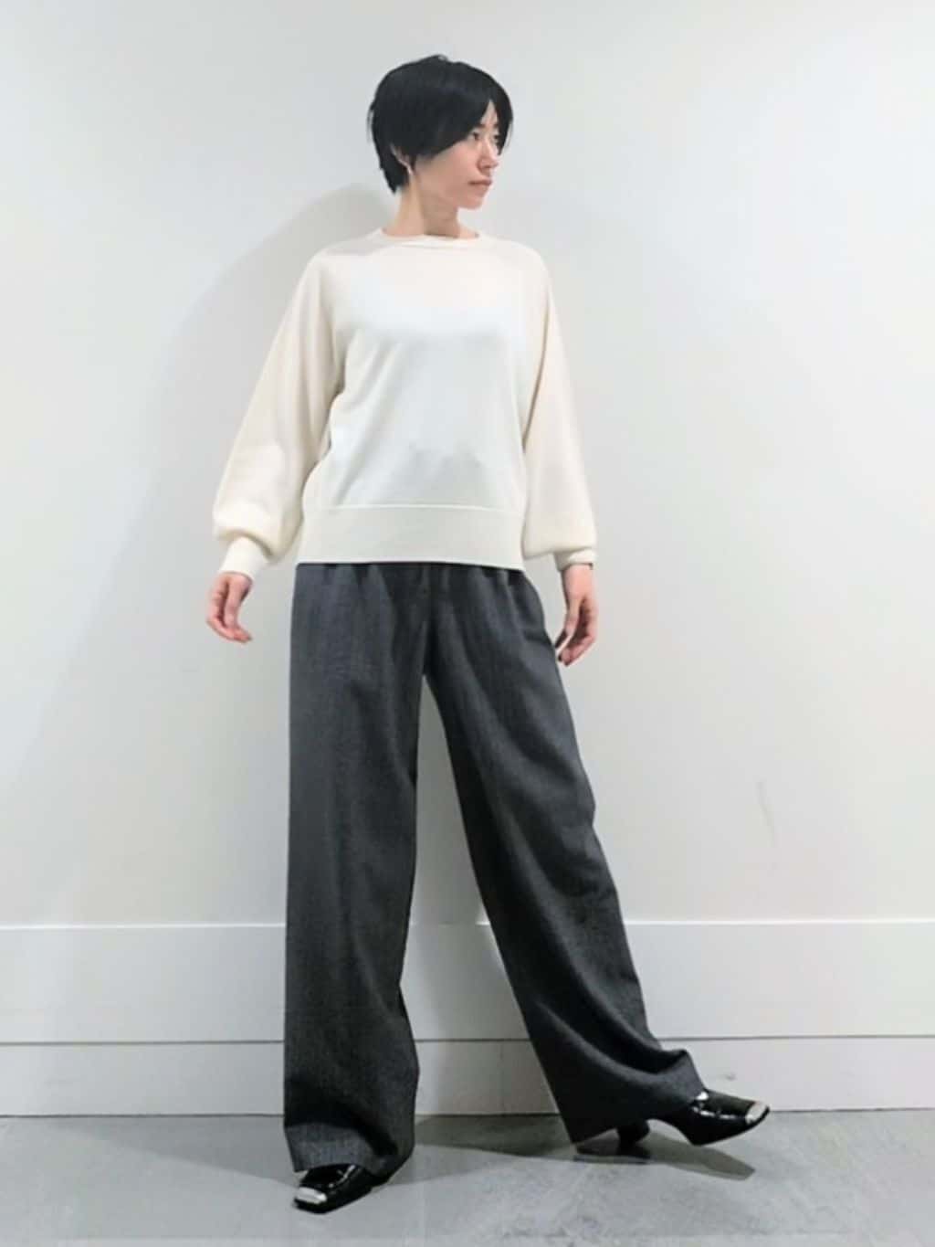 ミズタさんの「UNTITLED｜【8色展開／コンパクト丈】レーヨン混 コクーンニット」を使ったコーディネート