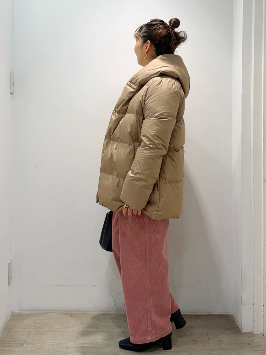 sumicaさんの「OPAQUE.CLIP｜撥水フードミドルダウンコート【防風／抗菌防臭／洗濯機OK】《S～LL》」を使ったコーディネート