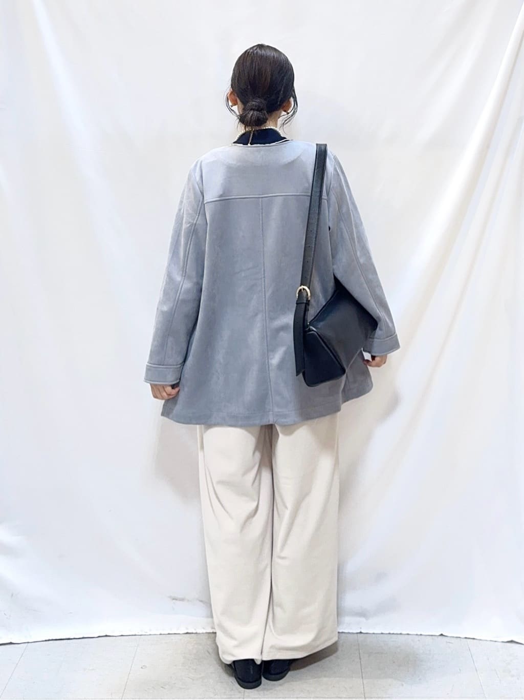 𝐇𝐢𝐫𝐨𝐦𝐢さんの「SHOO･LA･RUE｜【S-LL】上品さを纏う やわらかフェイクスエード ミドル丈ブルゾン」を使ったコーディネート