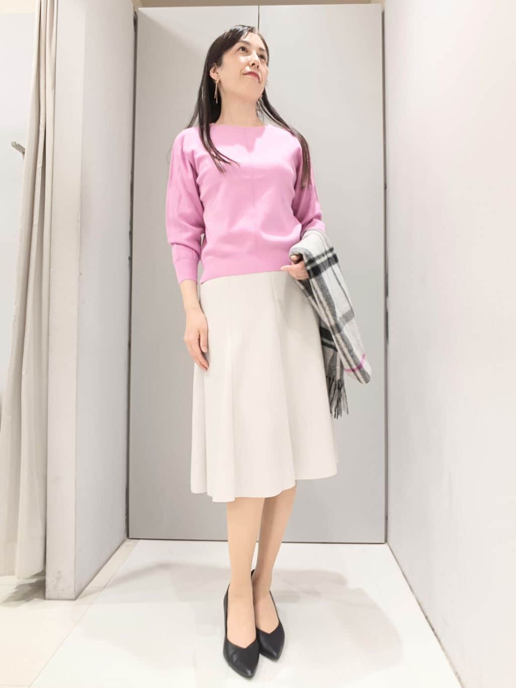 井上さんの「Reflect｜【選べる5色◎】フレアフリュイドスカート」を使ったコーディネート
