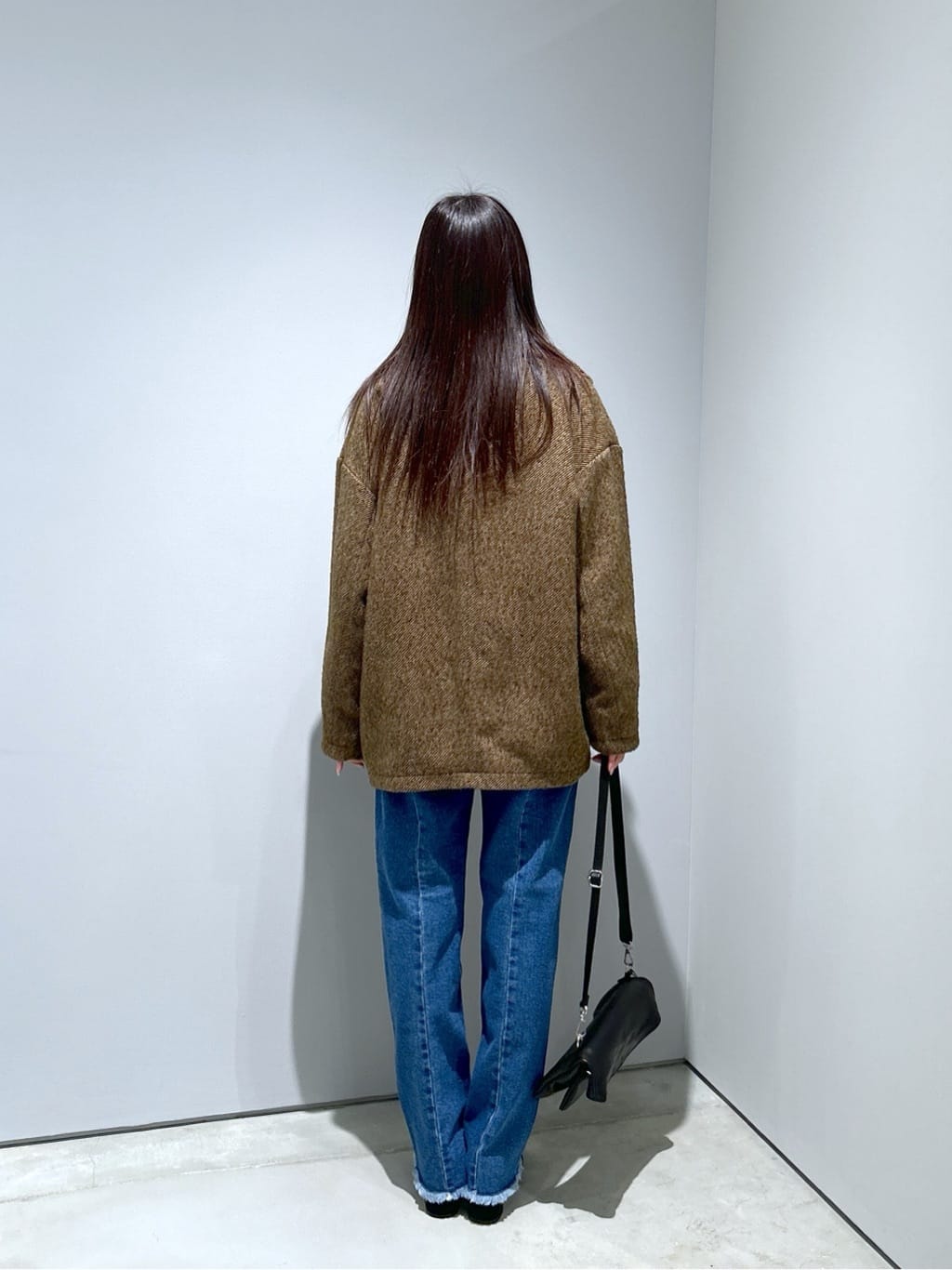 Renoさんの「INDIVI｜クロップドメッシュニット」を使ったコーディネート