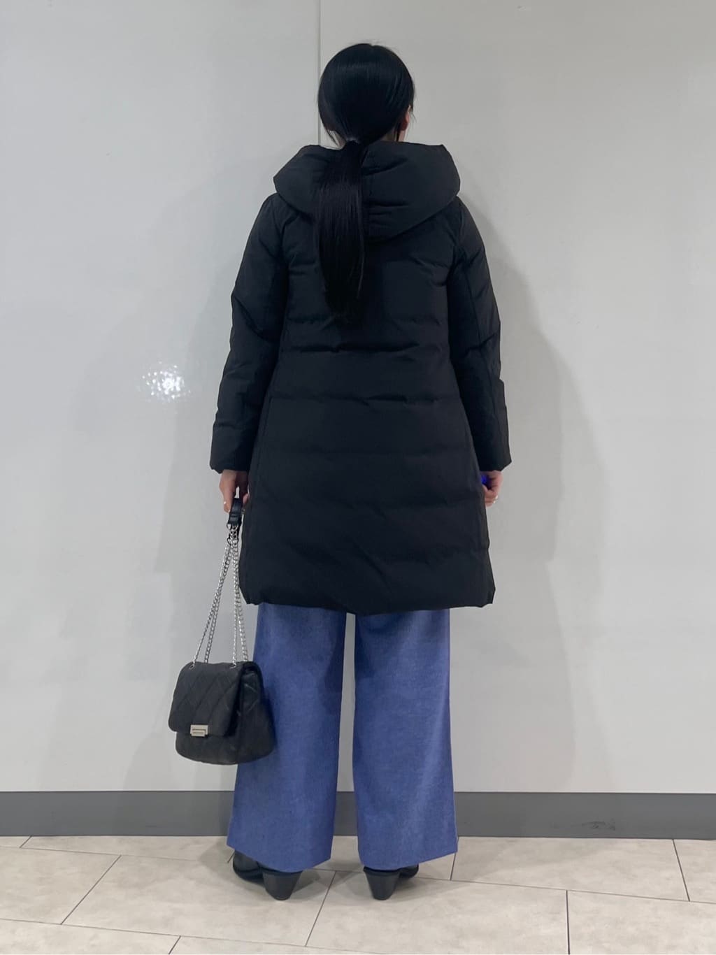 hasuさんの「INDIVI｜【撥水／洗える】ステッチレス ロングダウンコート」を使ったコーディネート