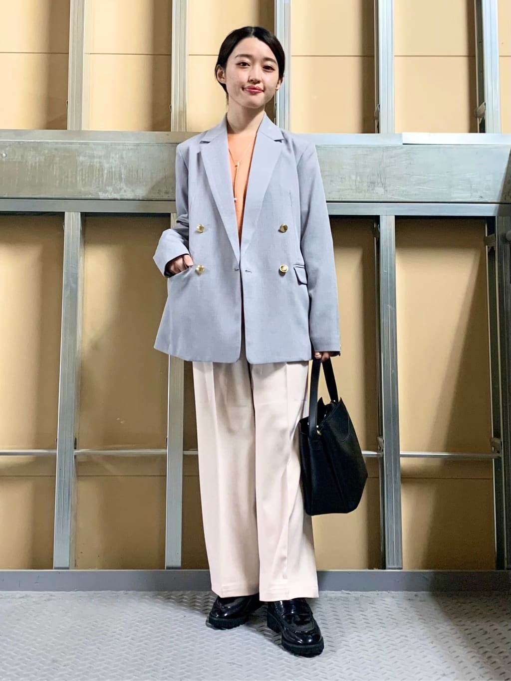 sahoさんの「THE SHOP TK｜【通勤にもデイリーにも】CAVIAN 金ボタンダブルブレストジャケット」を使ったコーディネート