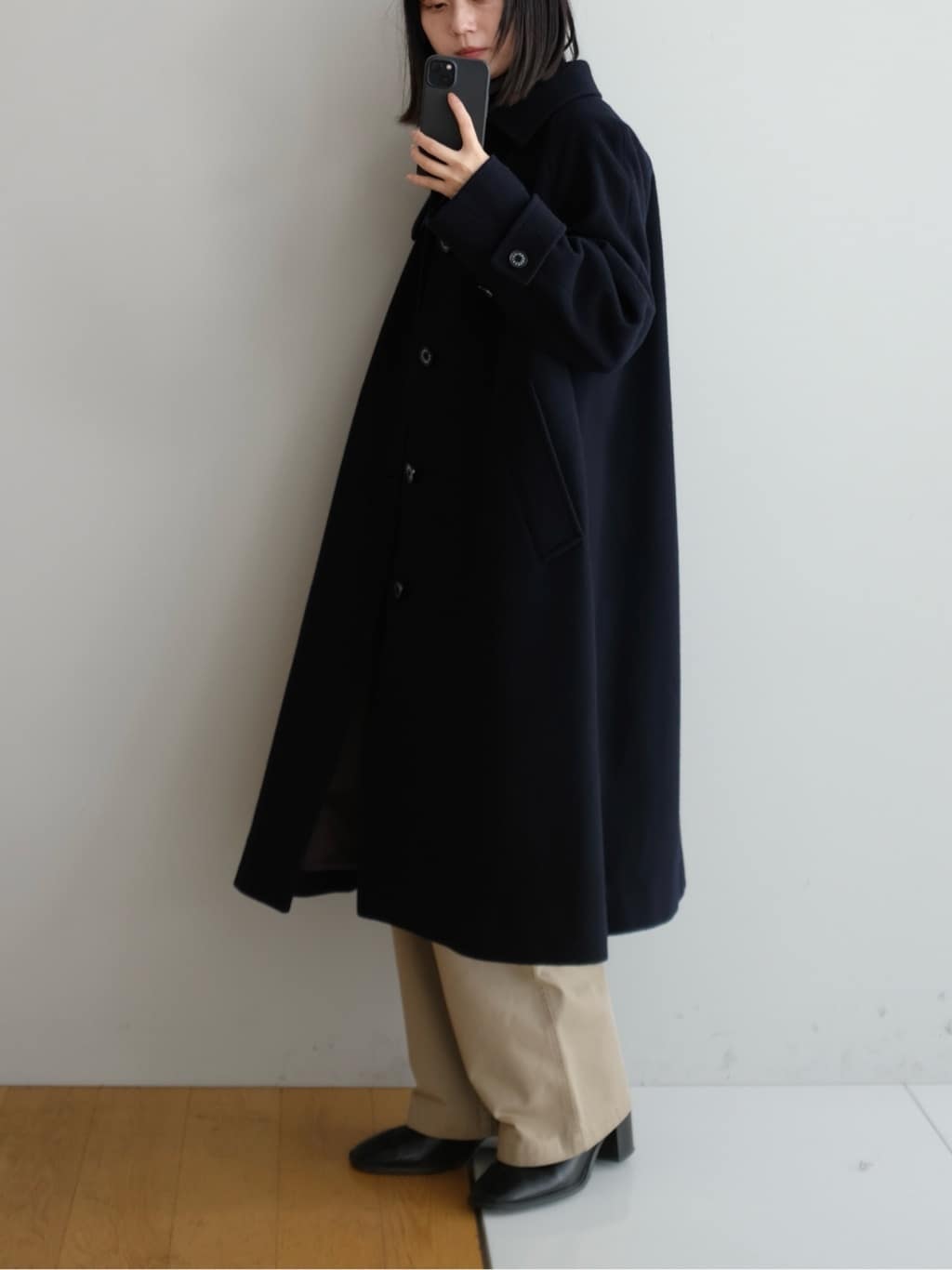 Kishimotoさんの「DRESSTERIOR｜Super110sウールステンカラーコート」を使ったコーディネート