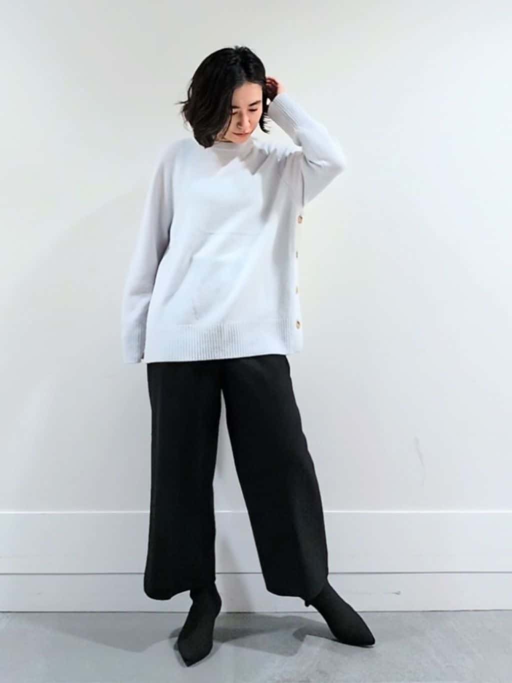 ミズタさんの「UNTITLED｜【重ね着もおすすめ/洗える】ウールカシミヤ クルーネックニット」を使ったコーディネート