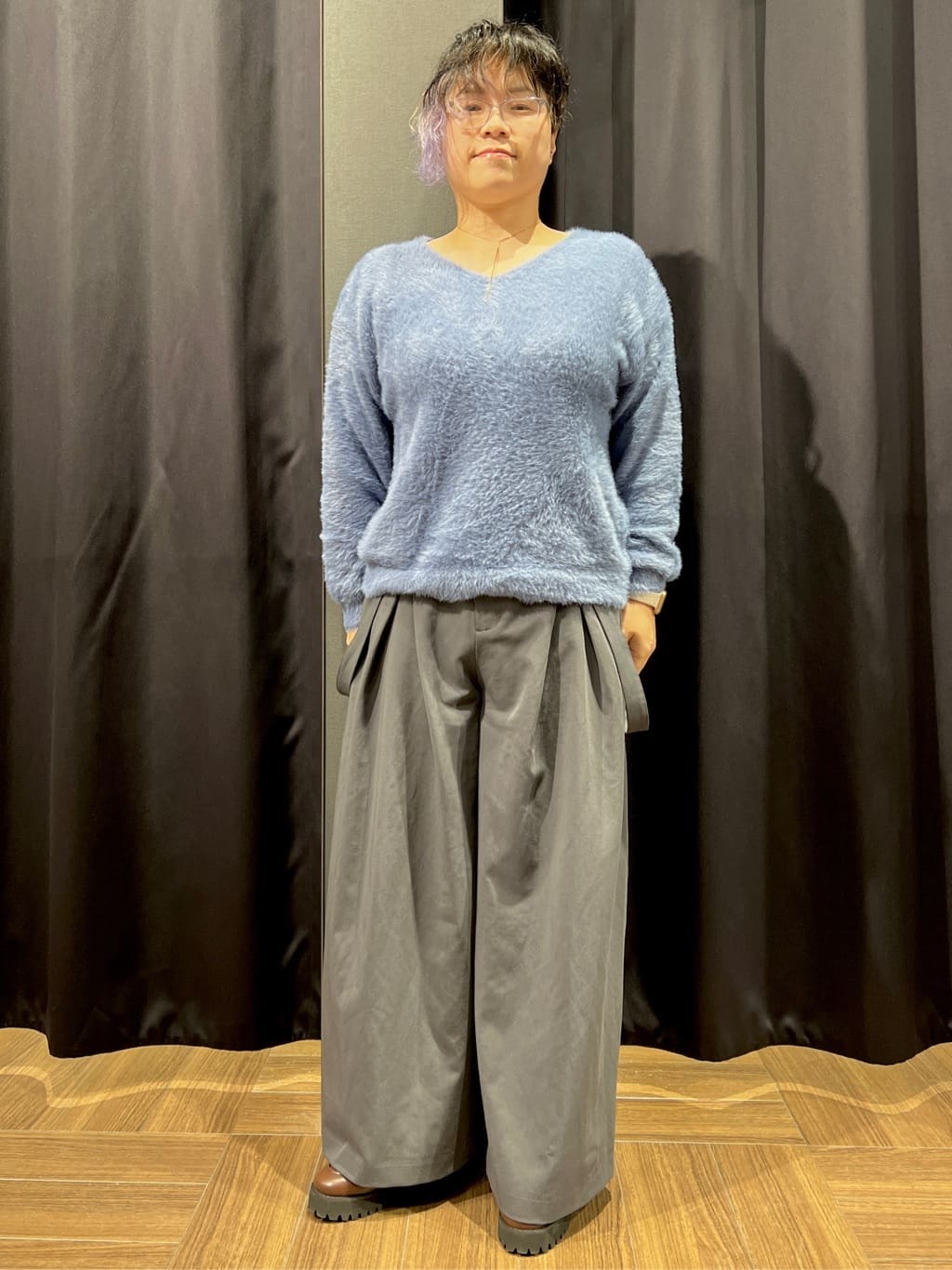 OKMKさんの「THE SHOP TK｜【華やかで柔らか】ふわふわフェザーニット/洗える・前後2WAY」を使ったコーディネート