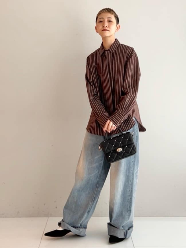 OCHIAIさんの「DRESSTERIOR｜ヴィンテージ加工ワイドデニムパンツ」を使ったコーディネート