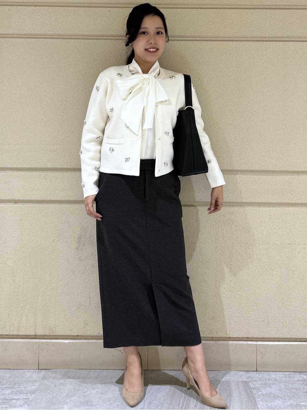 Momokaさんの「COUP DE CHANCE｜【手洗い可／日本製】シアーリボンブラウス」を使ったコーディネート