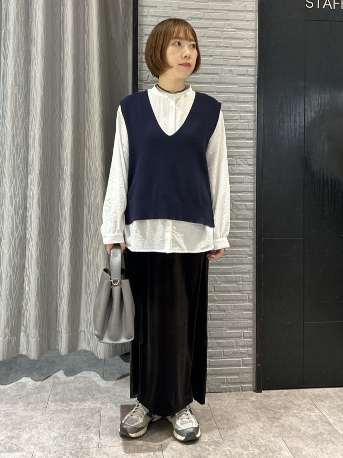 ga_riさんの「THE SHOP TK｜【春まで着られる】ニットベスト＆ブラウスセット/洗濯機OK」を使ったコーディネート