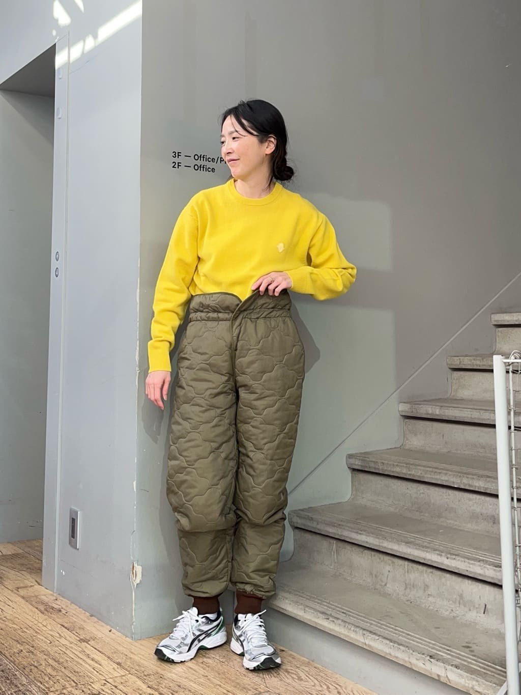 神野（jinno）さんの「TAKEO KIKUCHI｜【Air Palette Knit】ワンポイント カラーニット プルオーバー」を使ったコーディネート
