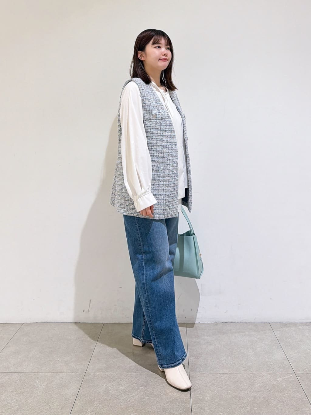 emikaさんの「INDIVI｜【2点セット／洗える】ツイードジレ＆ボウタイブラウス」を使ったコーディネート