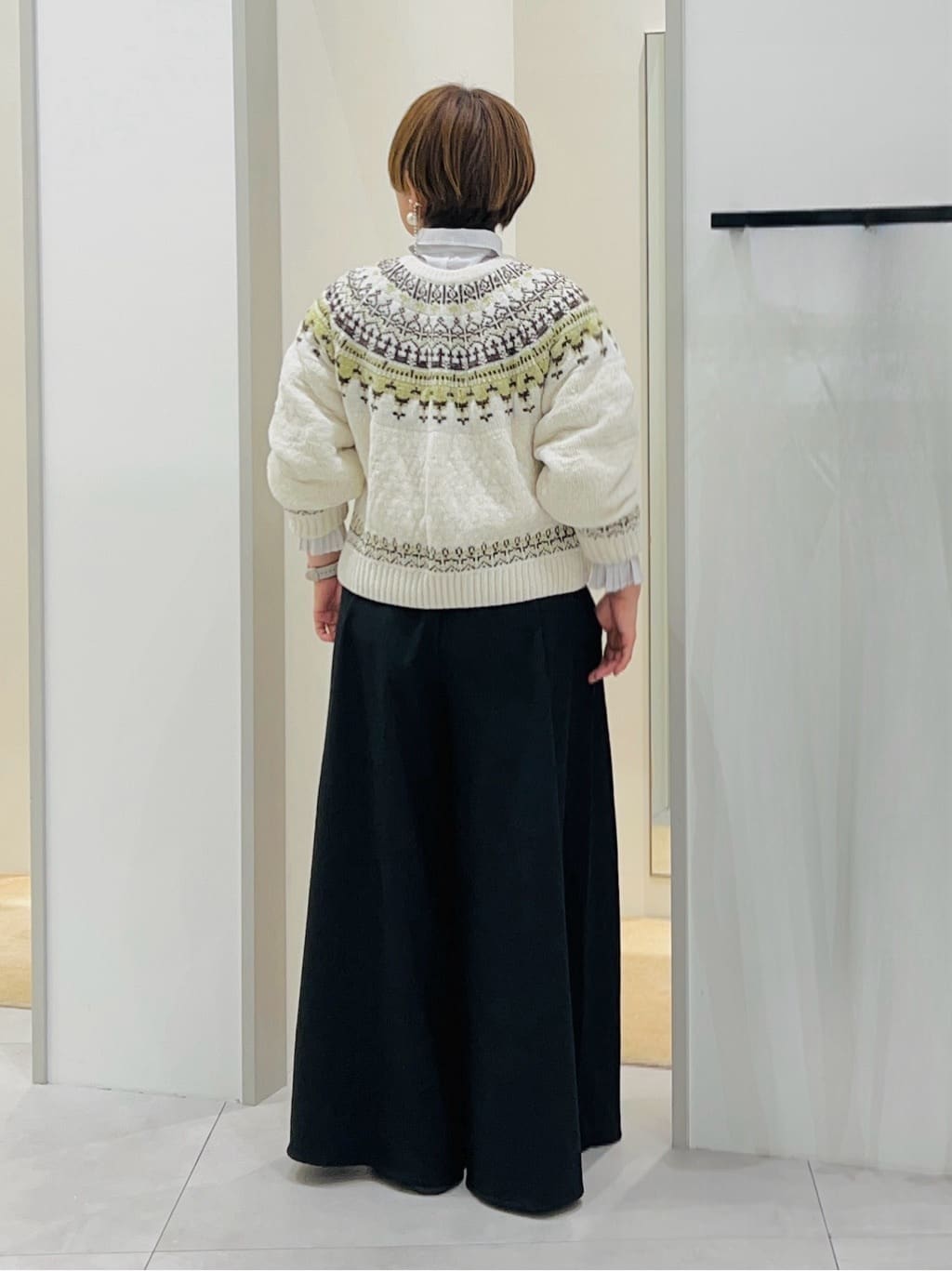 タナさんの「THE SHOP TK｜上品さと少しの遊び心を モール求心柄ニット」を使ったコーディネート